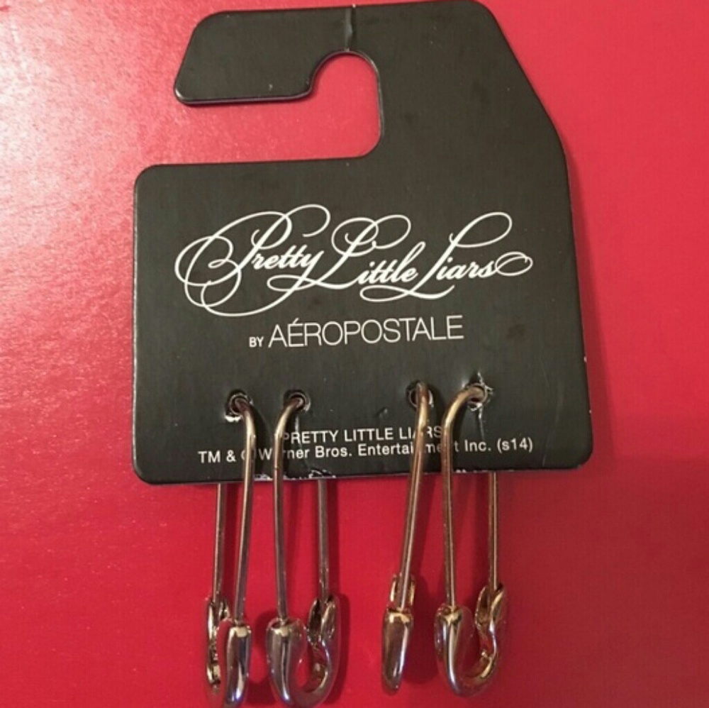 ISO - Pretty Little Liars Safety Pin earrings